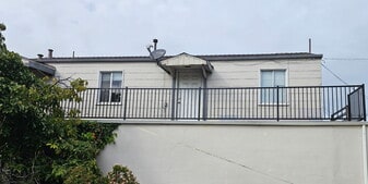 Building Photo - 836 Adams St