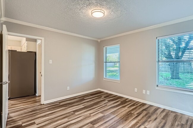 Building Photo - 401 Summer Pl Ct