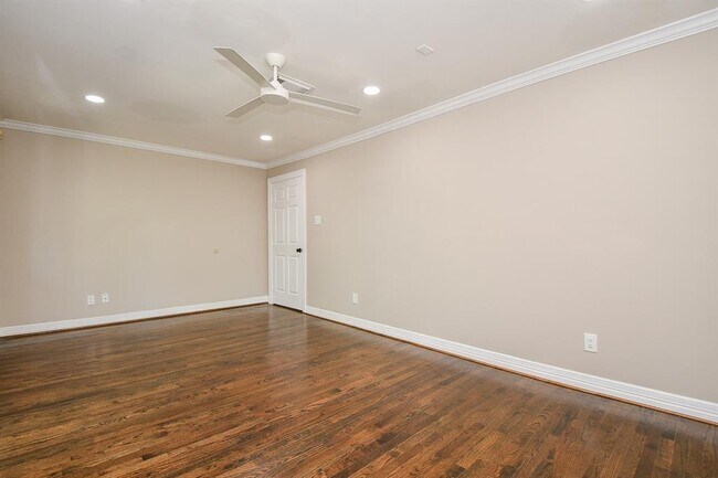 Building Photo - 1807 Elmen St