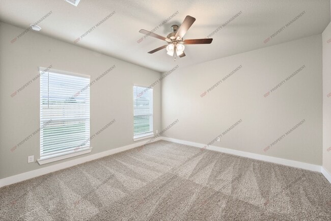 Building Photo - $500 OFF FIRST FULL MONTHS RENT