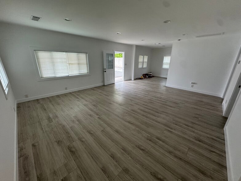 Building Photo - 1820 E Woodbury Rd.