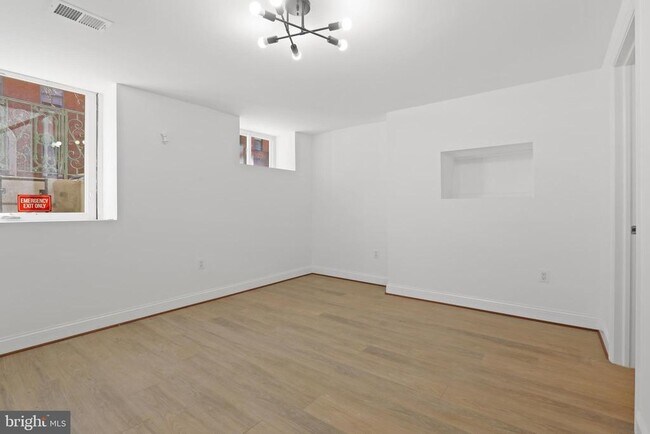 Building Photo - 812 Park Ave