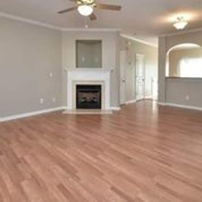 Building Photo - Lovely, Move in Ready 2 Bedroom in Stallin...