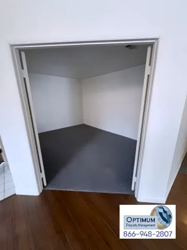 Building Photo - Beautiful 3 Bedroom, 2 Bathroom Home with Versatile Living Spaces