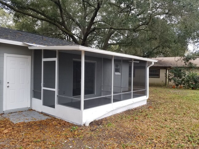 Building Photo - Three-Bedroom Home Near Lake Howard in Win...