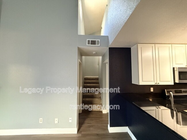 Building Photo - 1019 Dornajo Way