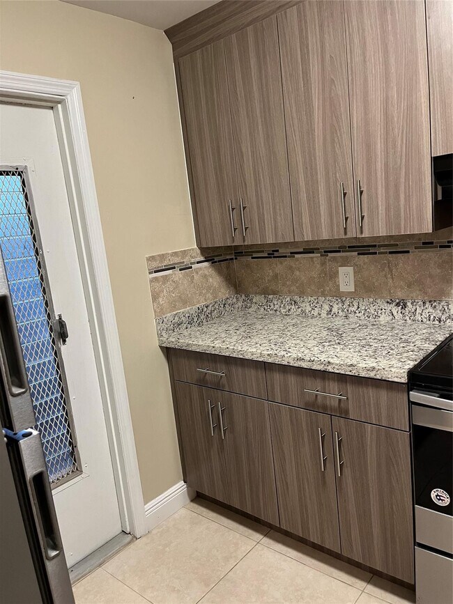 Building Photo - 44 SE 14th St