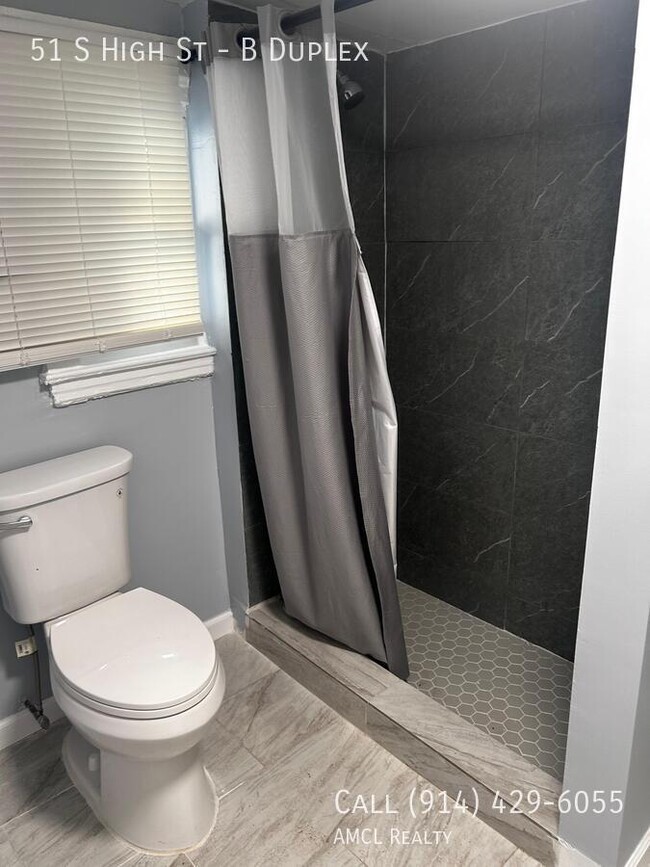 Building Photo - 51 S High St