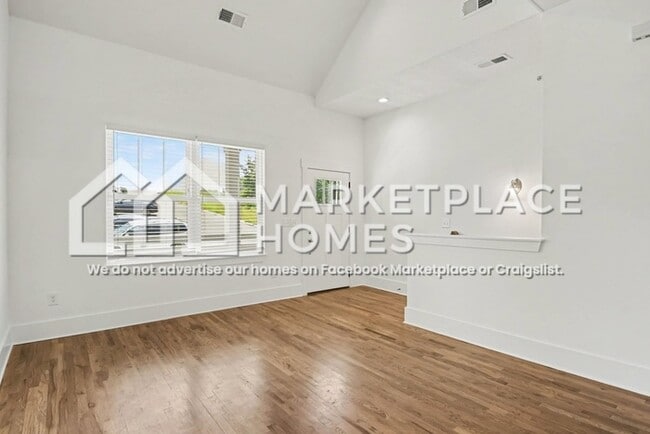 Building Photo - 211 Briar Rd