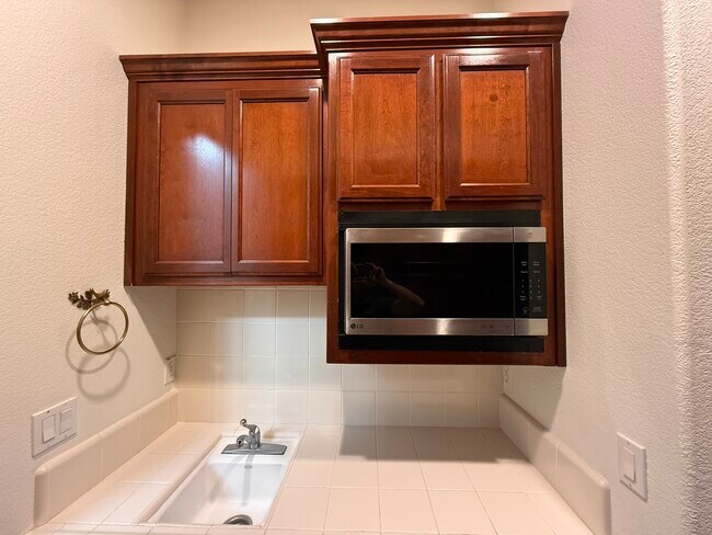 Building Photo - 1509 Cape Cod St