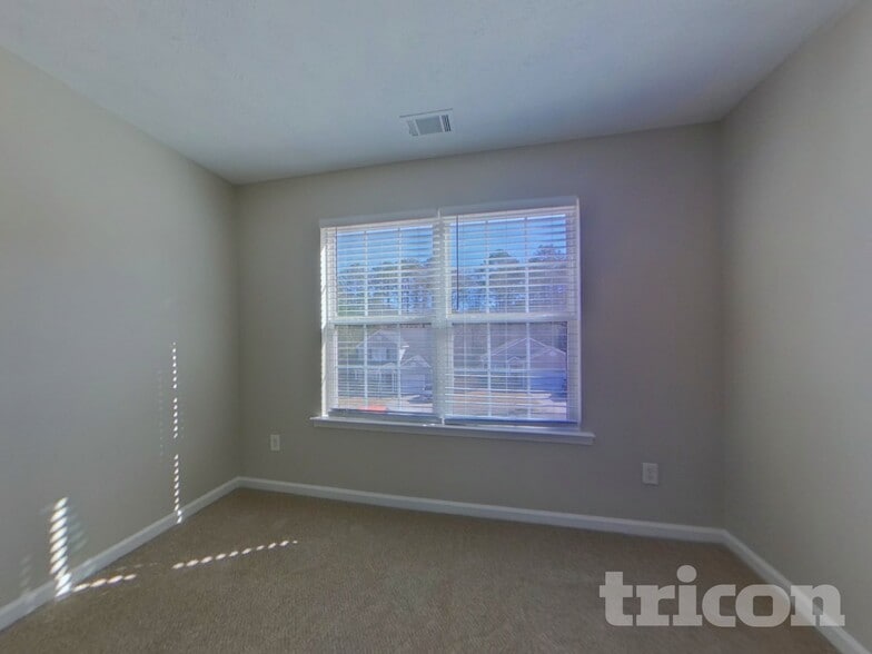 Building Photo - 225 Victoria Blvd