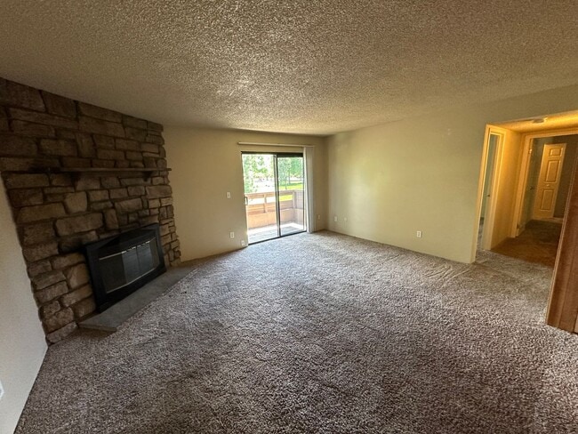 Building Photo - Location! Location! 2-bed 2-bath condo ove...