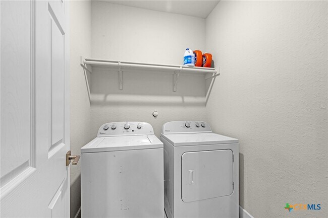 Building Photo - 446 W Overlook Dr