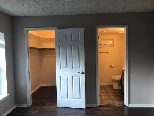 Building Photo - 1107 Deer Run