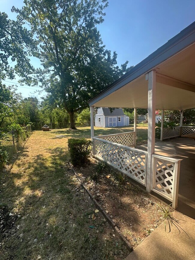 Building Photo - 2524 Eagle Dr