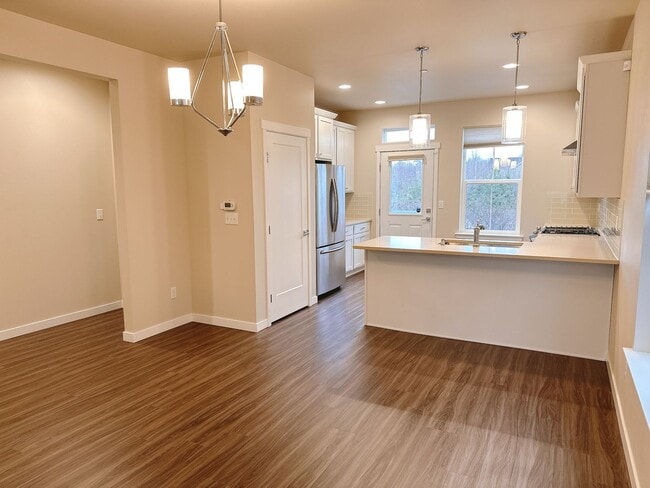 Building Photo - Lease Takeover on a 3bdrm/2.5 bath cottage...