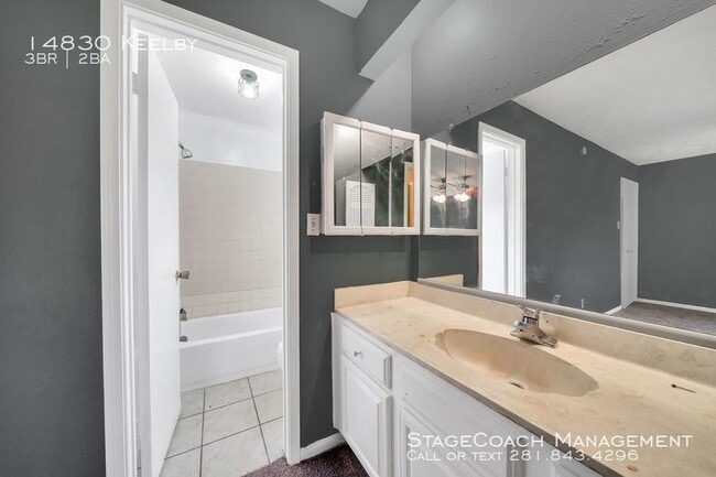 Building Photo - 14830 Keelby-