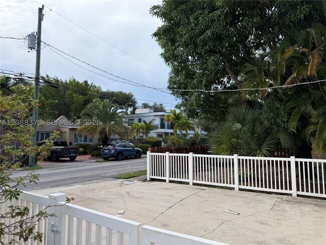 Building Photo - 800 SW 8th St