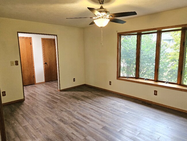 Building Photo - 11044 River Oaks Ln E