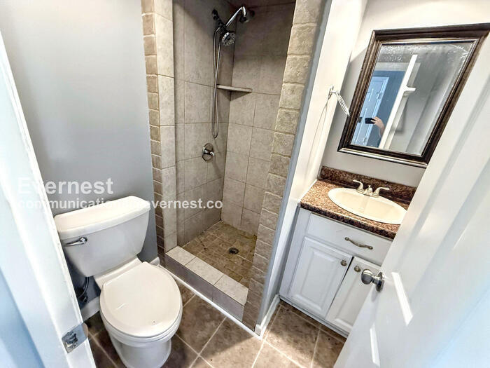 Building Photo - 2907 Lakeside Dr