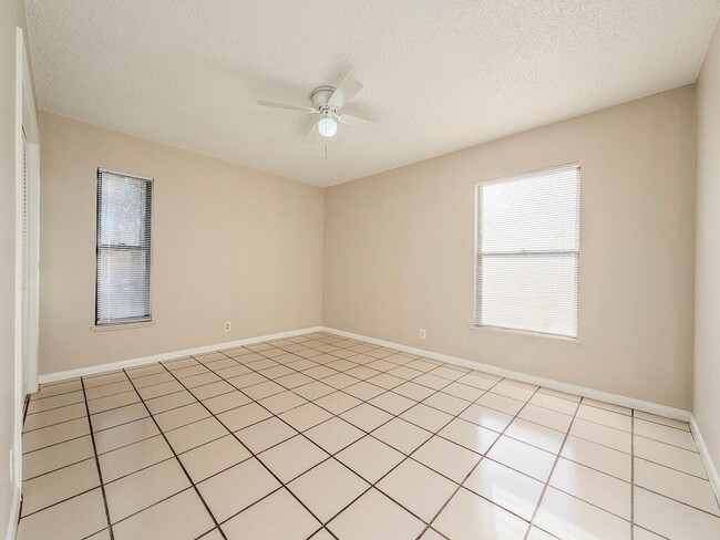 Building Photo - 2028 Major Dr