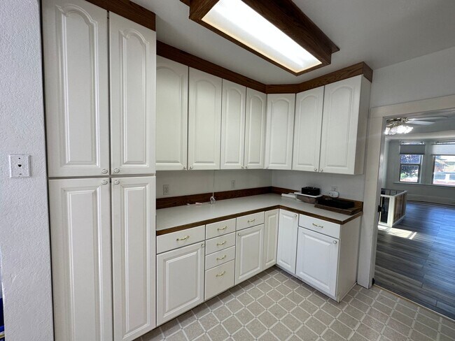 Building Photo - Remodeled Downtown Ellensburg Home