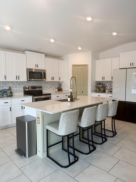 Building Photo - 4082 San Clemente Ct