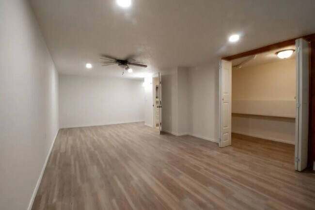 Building Photo - 4 Bedroom 3 Bathroom 2 Car Garage