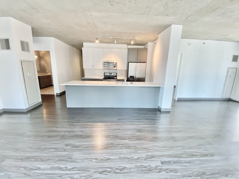 Building Photo - 200 N Wells St