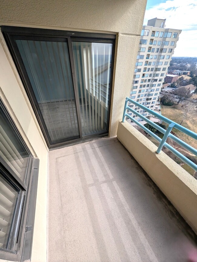 Building Photo - 7505 River Rd