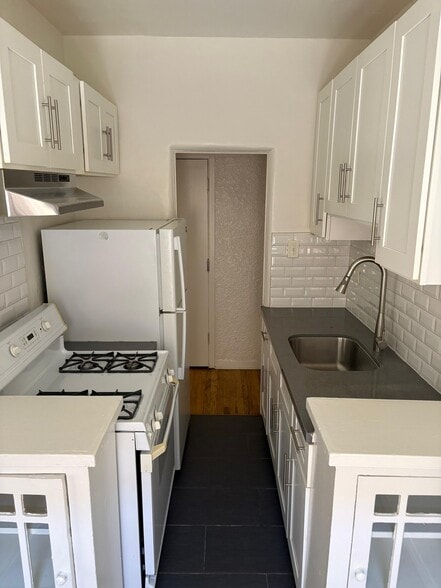 Building Photo - 1845 N Gramercy Pl