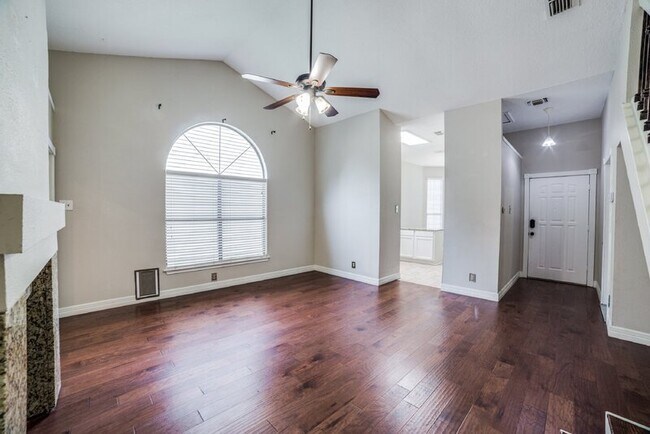 Building Photo - 6158 Valley Clf