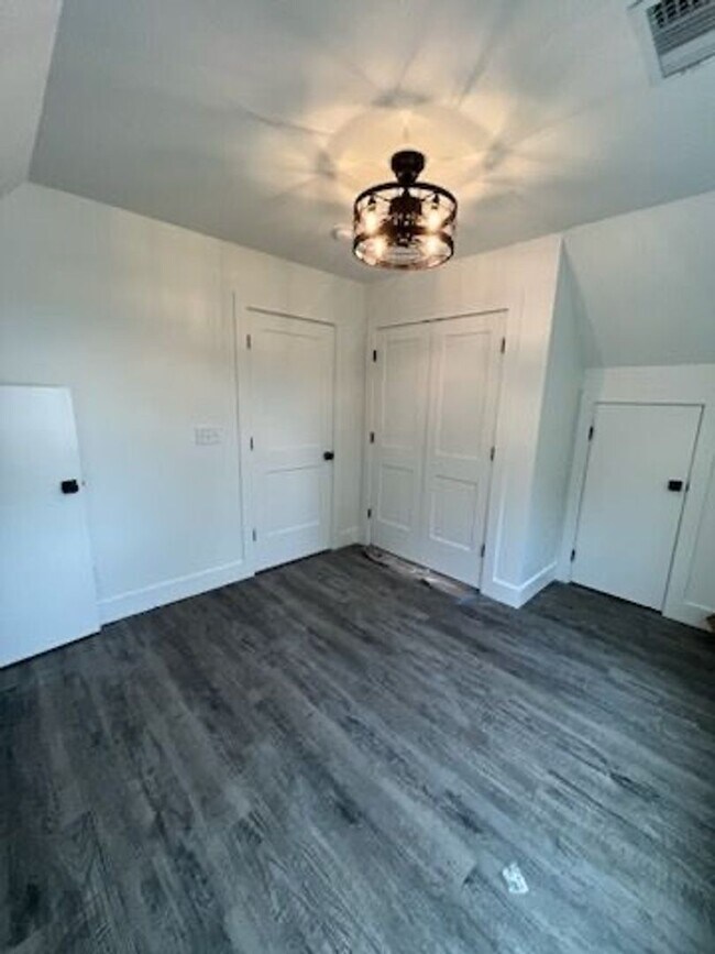 Building Photo - 3 Bedroom 2 Bathroom Home for Rent