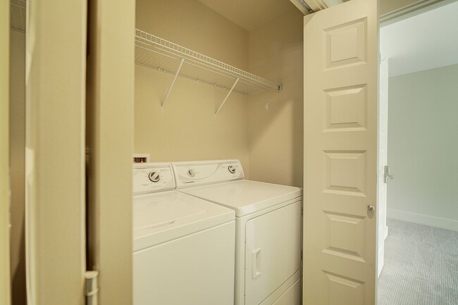 Building Photo - 3Bd/3.25Ba Kirkland Townhome