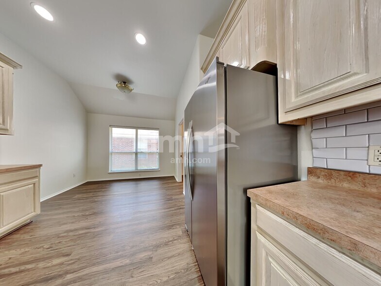 Building Photo - 9020 Saranac Trl