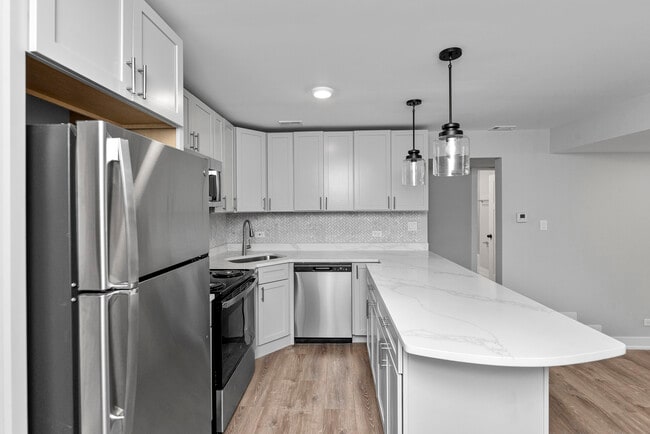 Building Photo - 1220 N Lasalle-3K