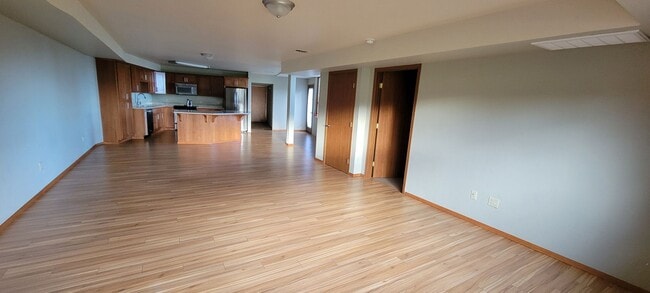 Building Photo - Beautiful and spacious 55+ unit in Bow