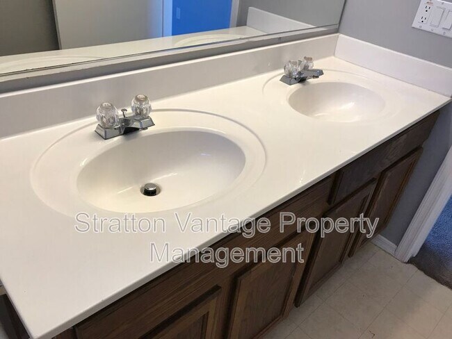 Building Photo - 12525 W Rosewood Ln