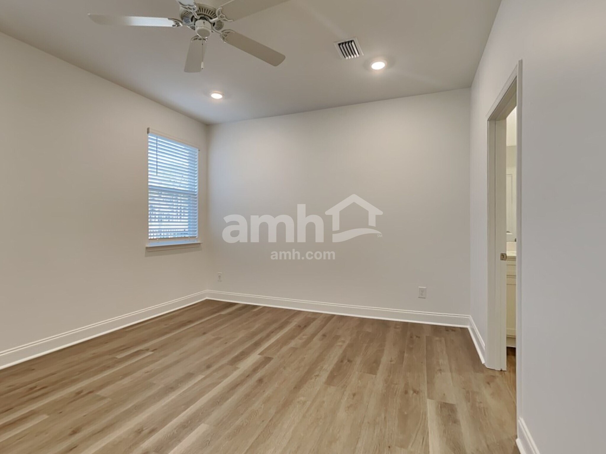 Building Photo - 106 Trevino Dr