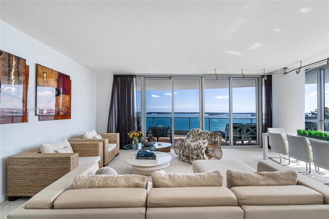 Building Photo - 1331 Brickell Bay Dr