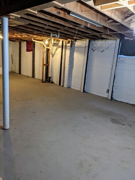Building Photo - 543 Woodbury Ave