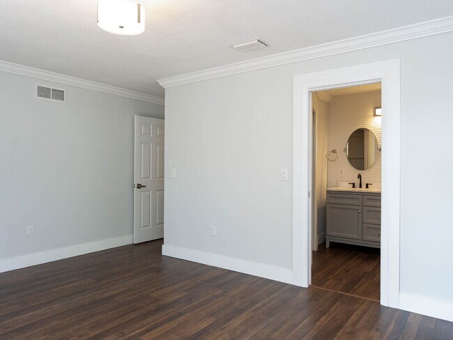 Building Photo - Country-Style Sarasota Living on a Full Acre - Pool Home with Oversized Workshop — Move-In Ready Now