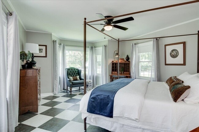 Building Photo - 452 Powderhouse Rd SE