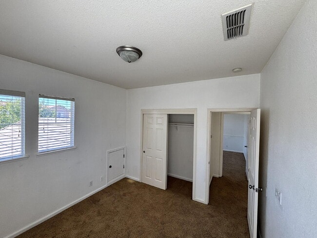 Building Photo - 1247 Jewel Flower Dr