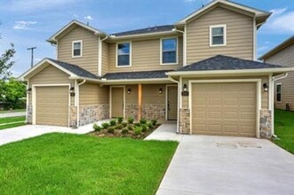 Building Photo - 243 W Forest Ave