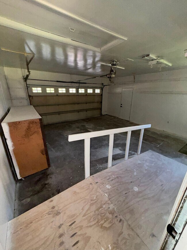 Building Photo - 2706 Lakewood Dr N