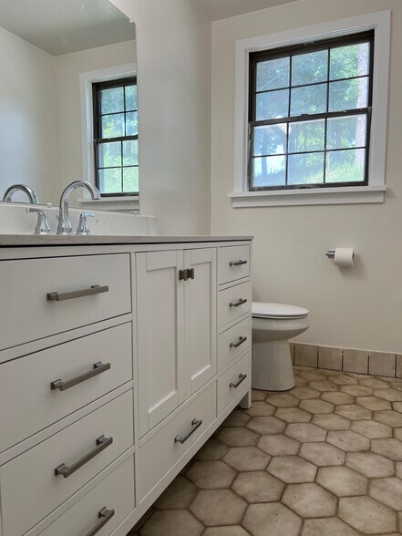 Half bath - 121 E Hook Cross Rd