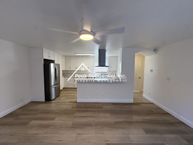 Building Photo - Great 4 Bd/2.5Ba Duplex with 1 Car Garage!