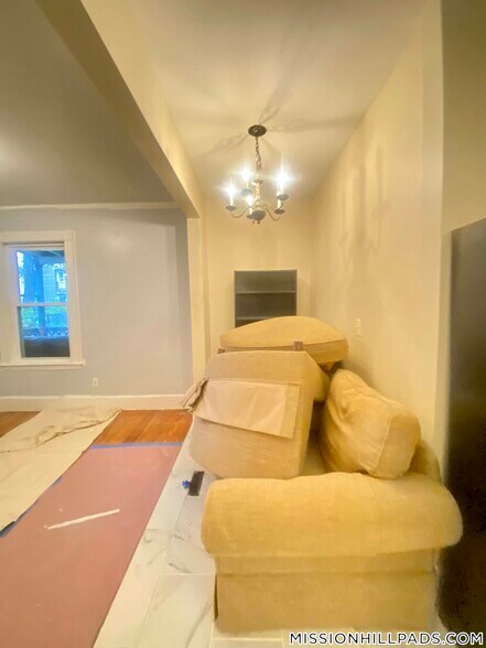 Building Photo - 10 Bucknam St