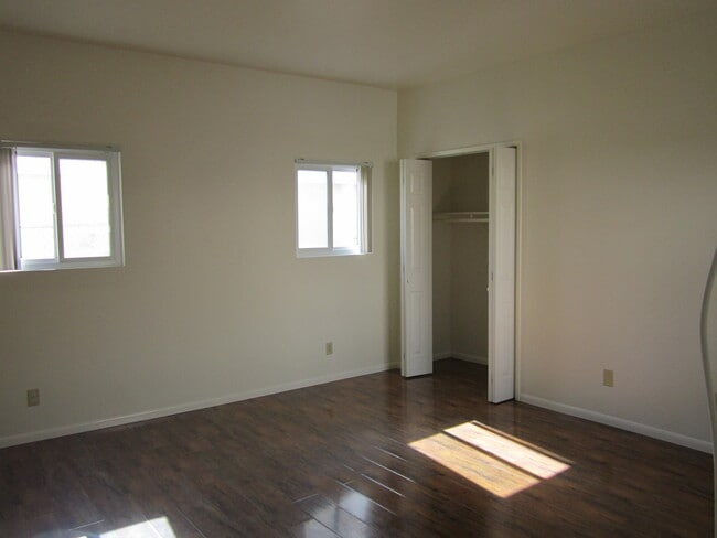 Building Photo - 2105 Gates Ave